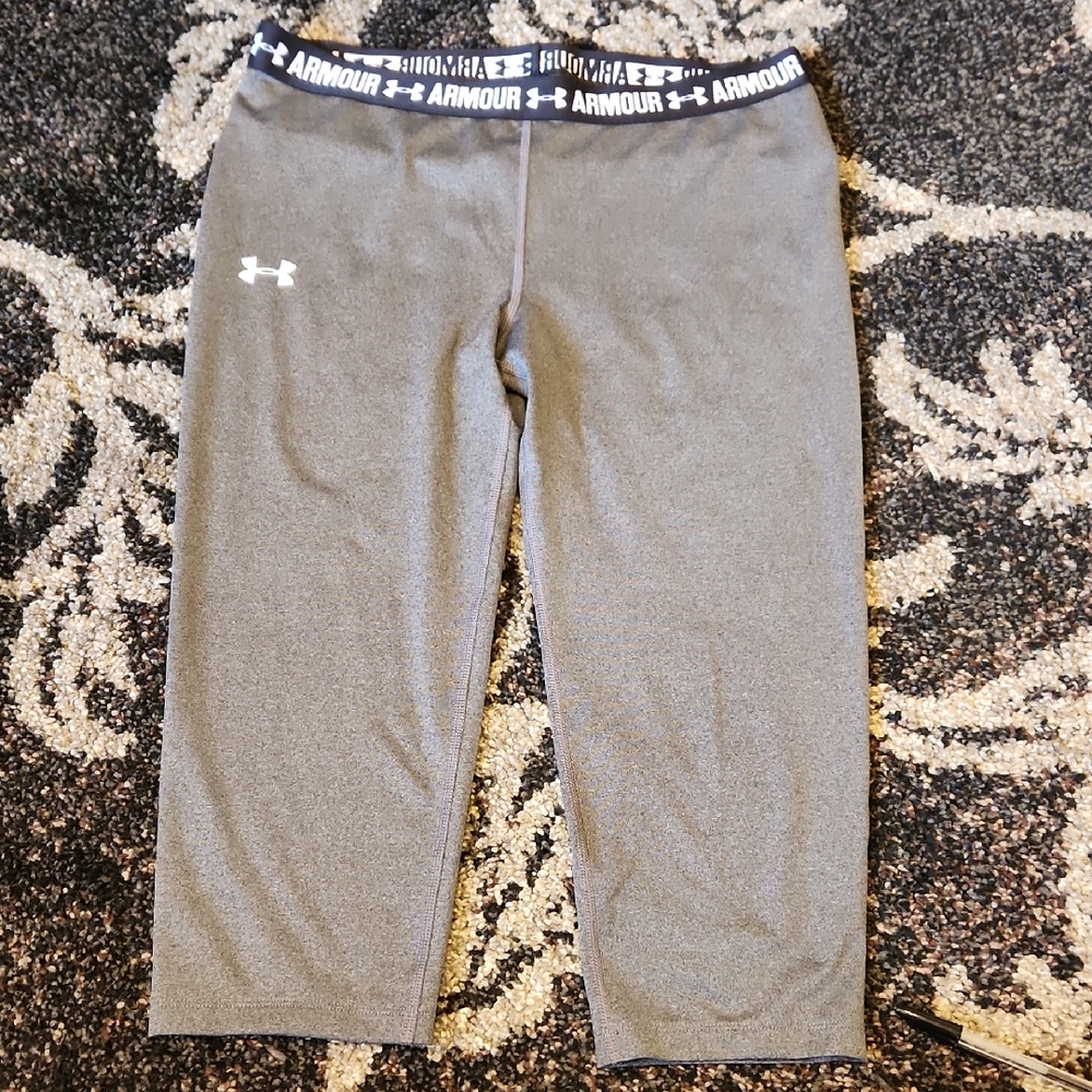 Under Armour Girls' Gray Capri Leggings with Branded Waistband